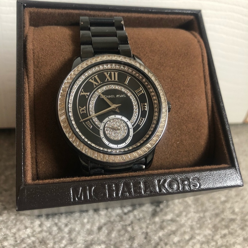 Michael Kors Watch - Picture 3 of 7